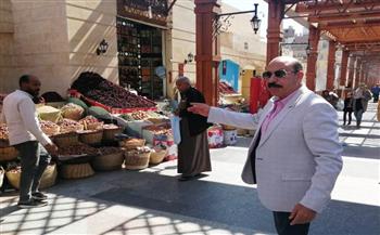   استبعاد رئيس حي غرب أسوان بعد جولة مفاجئة للمحافظ في السوق السياحي