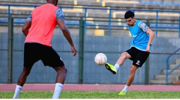 حافلة الزمالك تصل ستاد 11 نوفمبر لخوض المران الختامي استعدادا لـ«ساجرادا» 