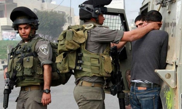 الإحتلال الإسرائيلى يعتقل شابا من السموع جنوب الخليل