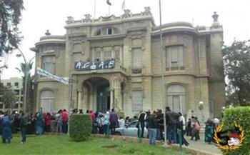   إقبال طلابي ضعيف بجامعة عين شمس في أول يوم دراسي
