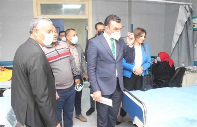 رئيس جامعة جنوب الوادي يستقبل وفد مؤسسة صناع الخير ويتفقد سير العمل بوحدة القدم السكرى