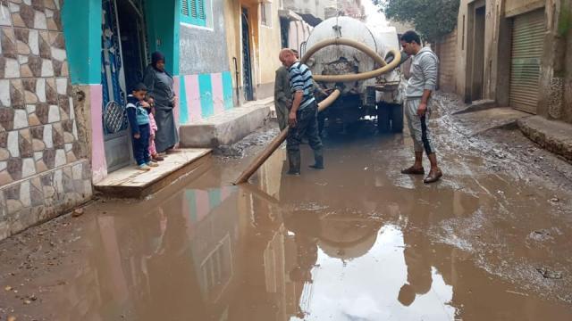 محافظ المنيا: رفع درجة الاستعداد لسحب تجمعات مياه الأمطار من الشوارع