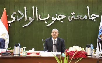 رئيس جامعة جنوب الوادي  يعقد لجنة اختيار عميد كلية اثار قنا
