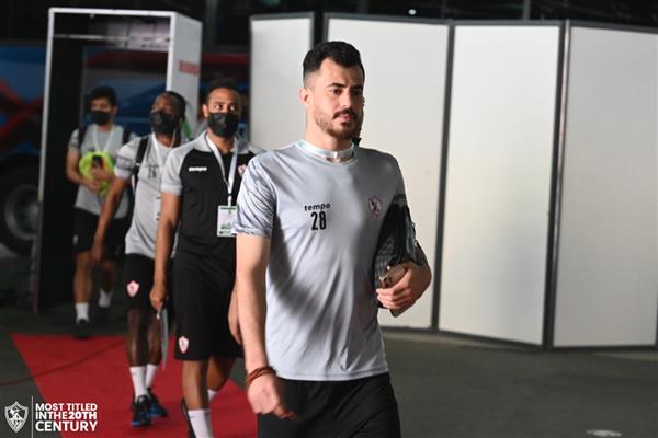 لاعبو الزمالك يجرون عملية الإحماء استعدادًا لمواجهة ساجرادا