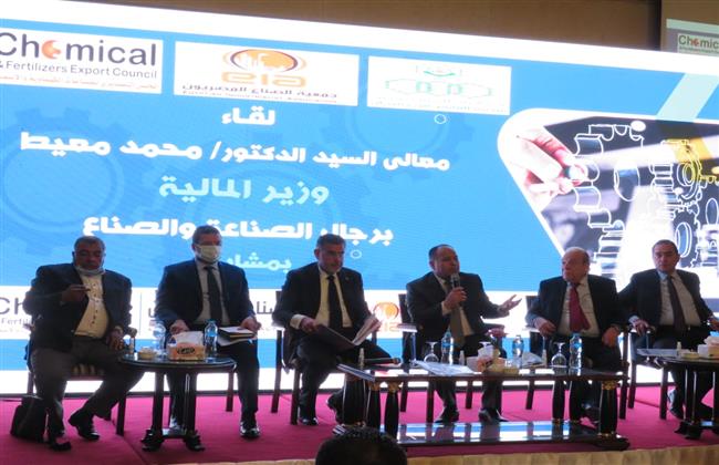 وزير المالية: جادون فى تحفيز الصناعة.. وتشجيع الإنتاج المحلى بكل السبل الممكنة 