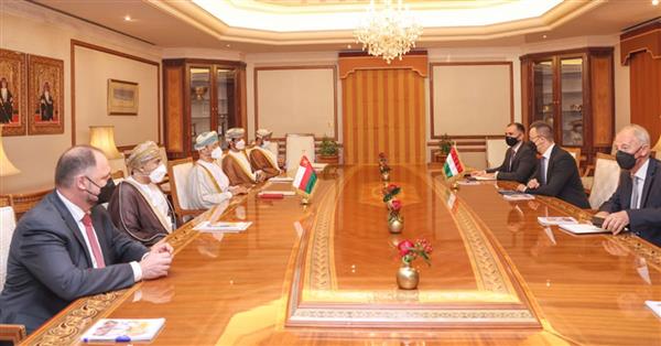 عمان والمجر تبحثان القضايا الإقليمية والدولية