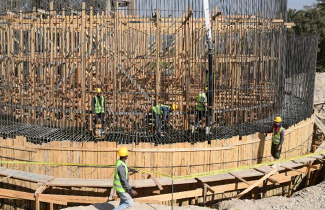 محافظ قنا بتفقد محطتي رفع صرف صحى الكوم الأحمر والعركى بفرشوط 