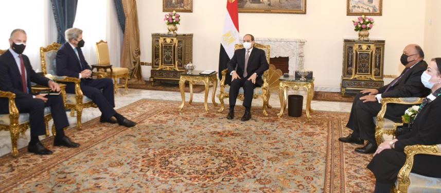 السيسي يستقبل جون كيري المبعوث الرئاسي الأمريكي الخاص للمناخ