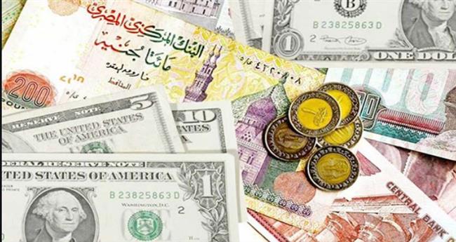 تباين أسعار صرف العملات في البنوك المصرية ببداية تعاملات اليوم 
