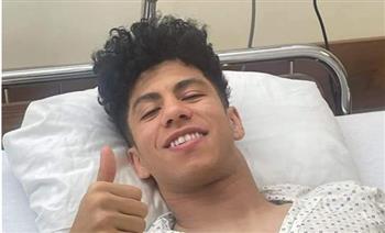   أول صورة لـ عمار حمدى في المستشفى بعد عملية الرباط الصليبى
