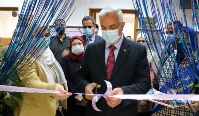 مبارك يفتتح معرض خيرى بكلية تكنولوجيا العلوم الصحية التطبيقية