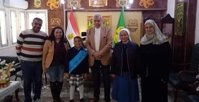 وكيل تعليم بالإسماعيلية يستقبل بطلة العالم وأفضل رسامة ببطولة الرياضيات الذهنية بدبي 