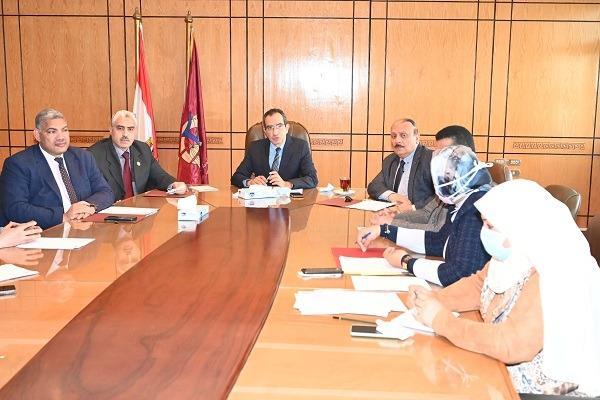 رئيس جامعة الفيوم يوجه بسرعة تفعيل جميع منصات الخدمات الرقمية
