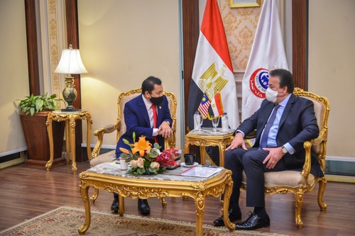 عبد الغفاريستقبل السفير الماليزي بمصر لبحث التعاون في القطاع الصحي