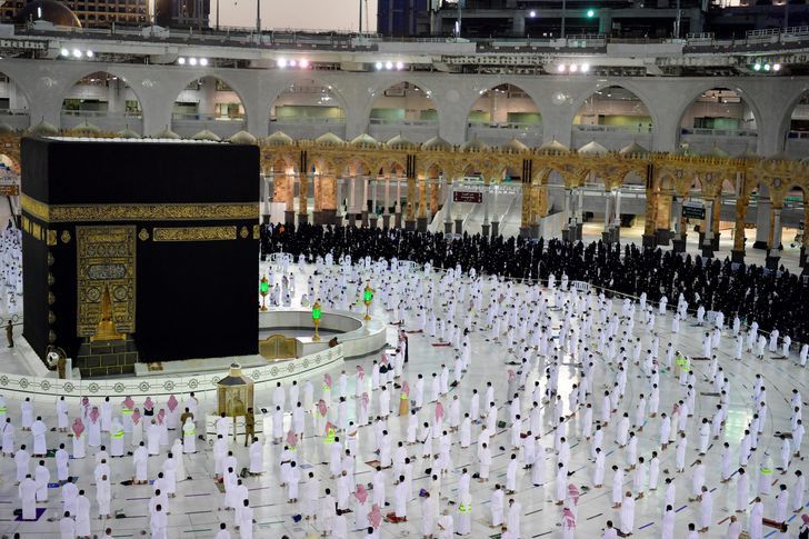 السعودية تعلن إلغاء تأشيرة «عمرة مضيف»