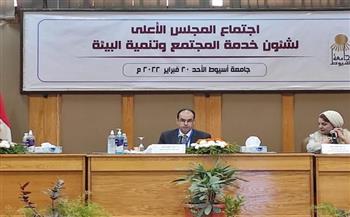   وزير التعليم العالي يستعرض تقريرًا حول اجتماع المجلس الأعلى لشئون خدمة المجتمع 