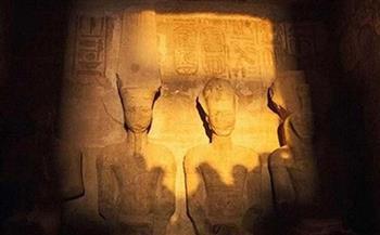 «آثار أسوان والنوبة»: تعامد أشعة الشمس على وجه تمثال الملك رمسيس الثاني إعجاز