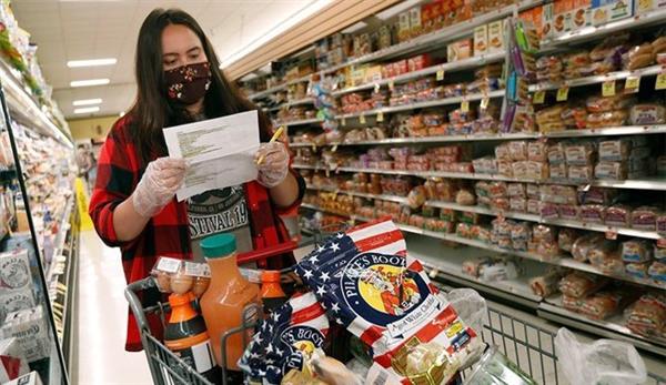 تراجع ثقة المستهلك الأمريكي للشهر الثاني على التوالي