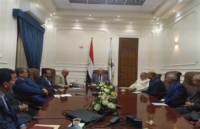 محافظ القاهرة يلتقي أعضاء اللجنة العامة لنقابة العاملين