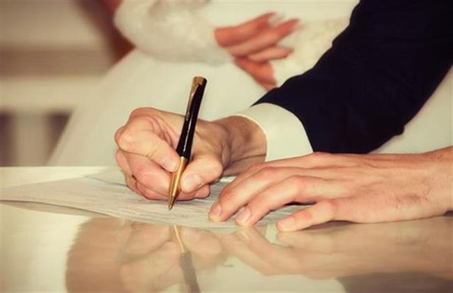 حكم الزواج بدون مهر أو شبكة.. الإفتاء توضح