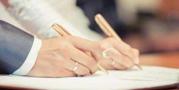 «لو فرحك قرب».. الأوراق المطلوبة لـ«كتب الكتاب»
