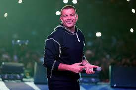 أنغامي توقع شراكة مع عمرو دياب