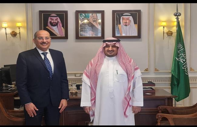 قنصل السعودية يشيد بالنشاط الرياضى ومستوى الألعاب الرياضية بنادى سموحة 
