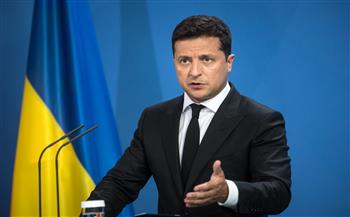   الرئيس الأوكرانى بالزي العسكرى: ستار حديدى جديد سيعزل روسيا عن العالم