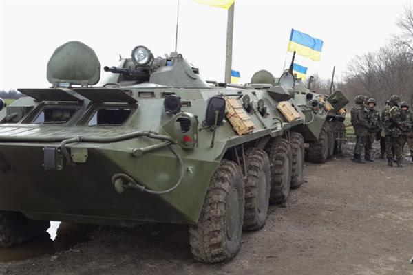 الجيش الأوكرانى يفجر جسرا للحيلولة دون وصول الدبابات الروسية إلى العاصمة