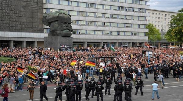 تظاهر أكثر من 3000 شخص ضد الحرب فى أوكرانيا بألمانيا