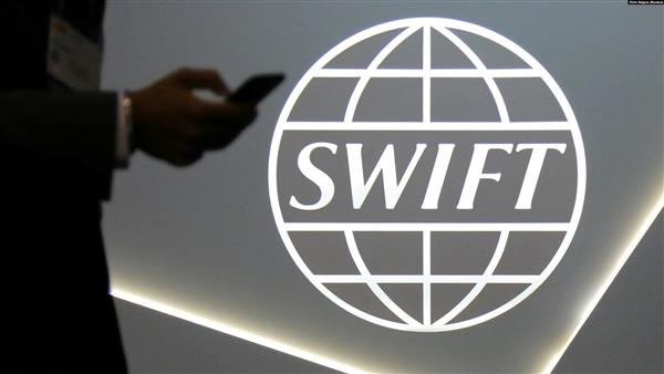 وصفه البعض بـ«الخيار النووى».. ما هو نظام «SWIFT» الذى تطالب أوكرانيا بحظره عن موسكو؟