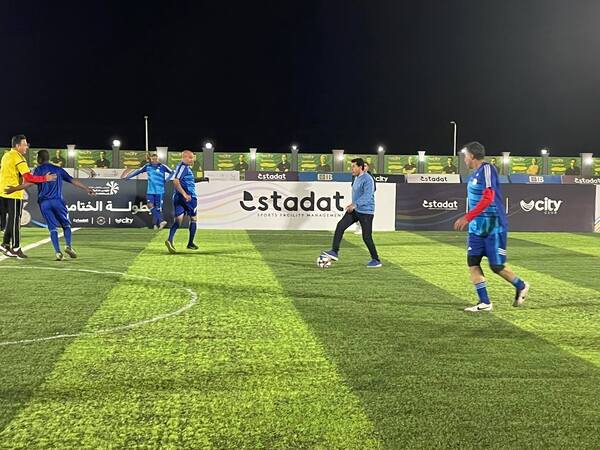 وزير الرياضة ومحافظو أسوان والوادي الجديد ومطروح يشاركون في مباراة استعراضية لكرة القدم