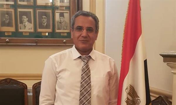 أستاذ أدب يكشف سر رئاسة أحمد شوقي لمدرسة أبوللو