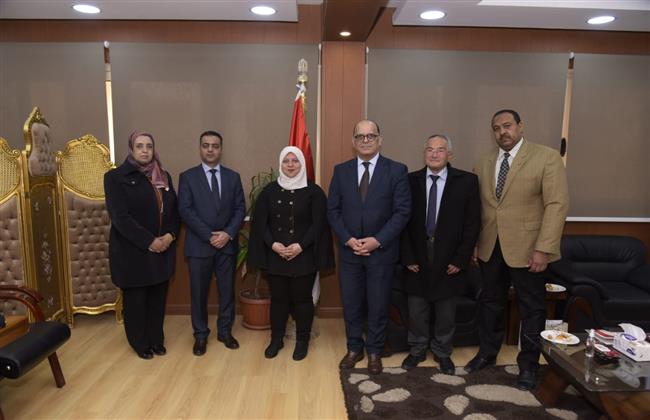 نائبة محافظ مطروح والسفير التونسي يبحثان التعاون بمجالات الصناعة