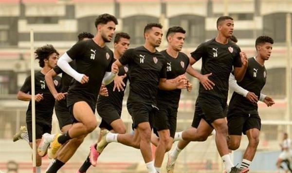 لاعبو الزمالك يبدأون عمليات الإحماء قبل مواجهة الوداد