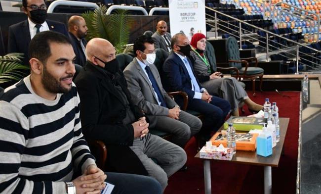 وزير الشباب والرياضة يتابع اليوم الختامى لمنافسات كأس العالم لسلاح الشيش