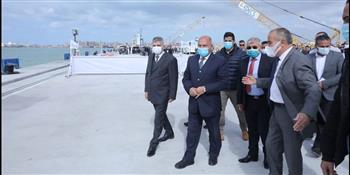 وزير النقل يتفقد أعمال البنية الفوقية لمحطة تحيا مصر بميناء الإسكندرية