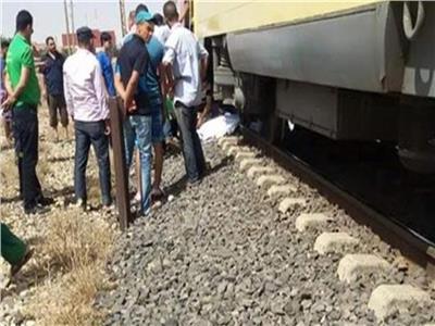 مصرع شخص إثر سقوطه أسفل عجلات قطار المنيا