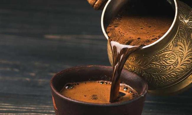 الصحة: شرب القهوة والشاى يسبب اصفرار فى الأسنان