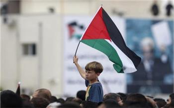   الاحتلال يعتقل 3 فلسطينيين ويعتدى على طفل لرفعه علم فلسطين بالقدس