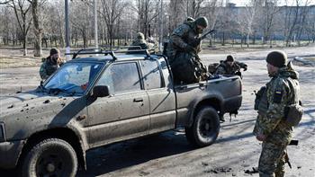   الجنود الأوكرانيون يلقون سلاحهم ويخلون مواقعهم مع تقدم قوات دونيتسك