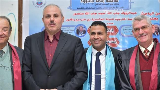 رئيس جامعة القناة يلبي دعوة باحث من ذوي الهمم ويشهد مناقشة رسالته 