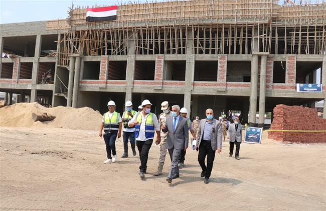 مبارك يتابع أعمال إنشاءات جامعة المنوفية الأهلية بطوخ طنبشا