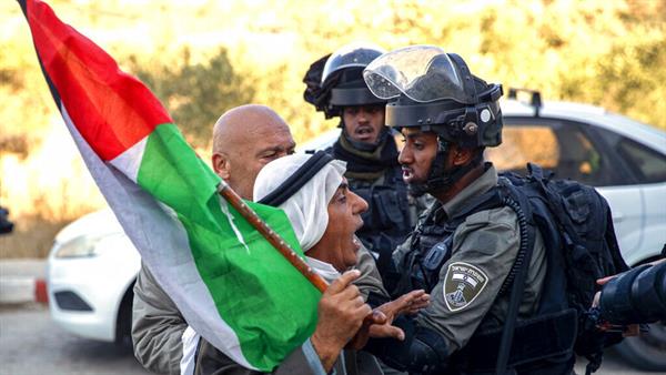 المدعي العام الإسرائيلي يقر استمرار استخدام تقنية مراقبة الفلسطينيين