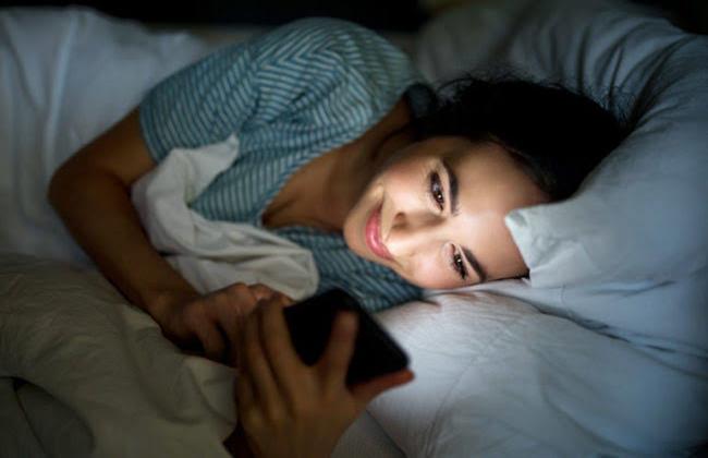 متابعة أخبار المشاهير تسبب مشاكل للصحة النفسية