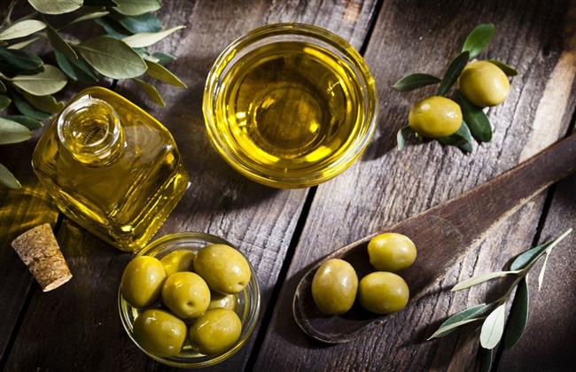 دراسة جديدة تربط تناول زيت الزيتون بتقليل مخاطر الإصابة بأمراض القلب والزهايمر