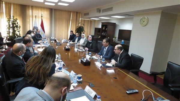 وزيرا المالية والتجارة يعلنان بدء تطبيق مبادرة السداد النقدي