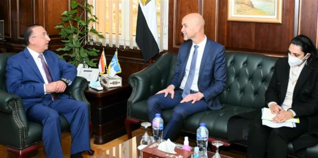 مشروع الدراجات وإعادة تدوير البلاستيك فى لقاء محافظ الإسكندرية وقنصل فرنسا 