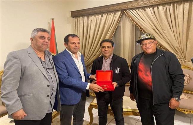وفد الأهلي يواصل استقبال الجالية المصرية بالإمارات 