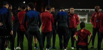قمصان وعبد الحفيظ يجتمعان بلاعبي الفريق قبل انطلاق المران